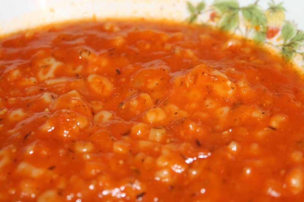 tomatová polévka s těstovinami